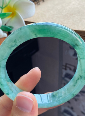 5.11批4248号56.7-12.4-8.2 深绿飘花镯！特别浓郁深邃！