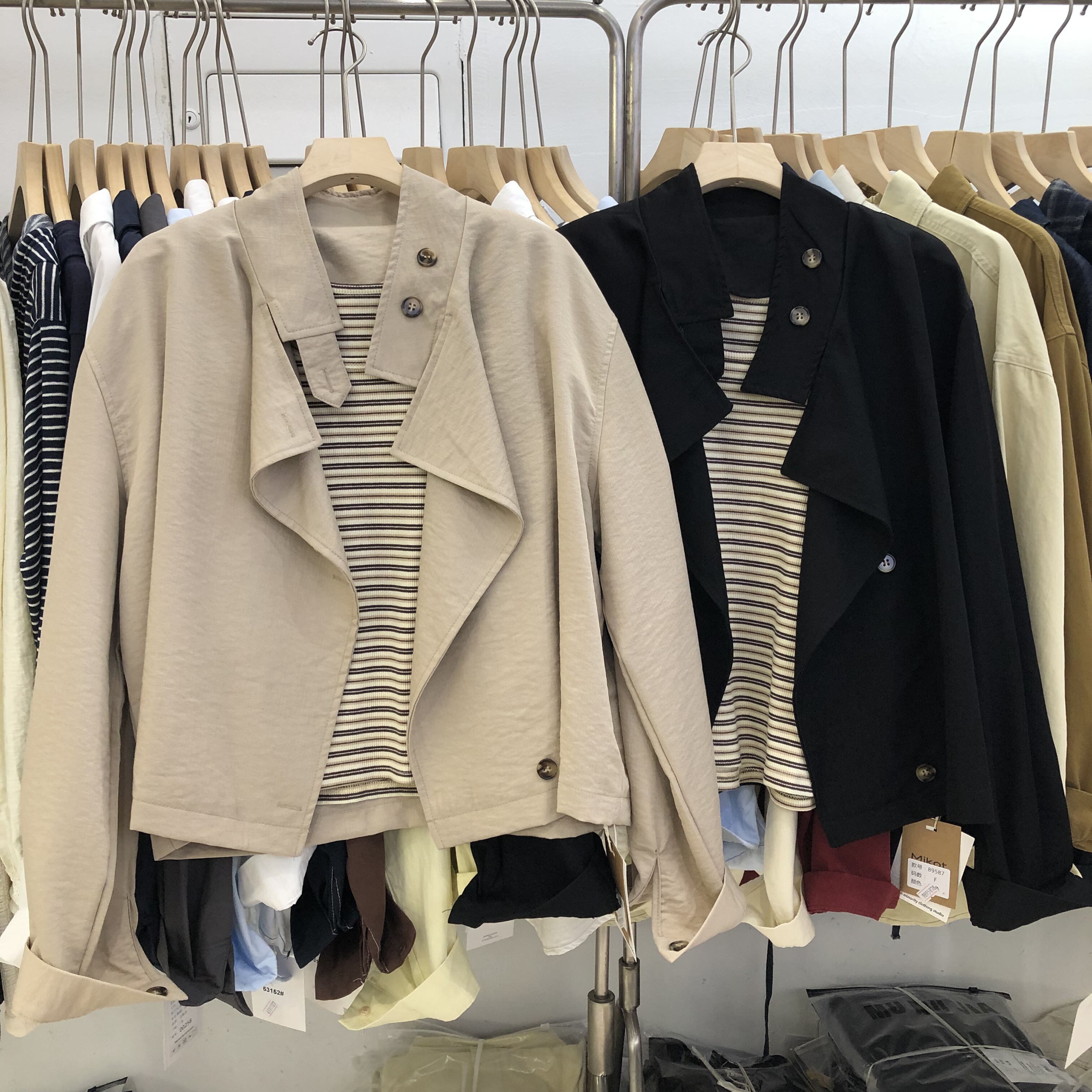 Mikot89587 2025早秋韩版气质百搭显瘦立领短款风衣外套+条纹吊带