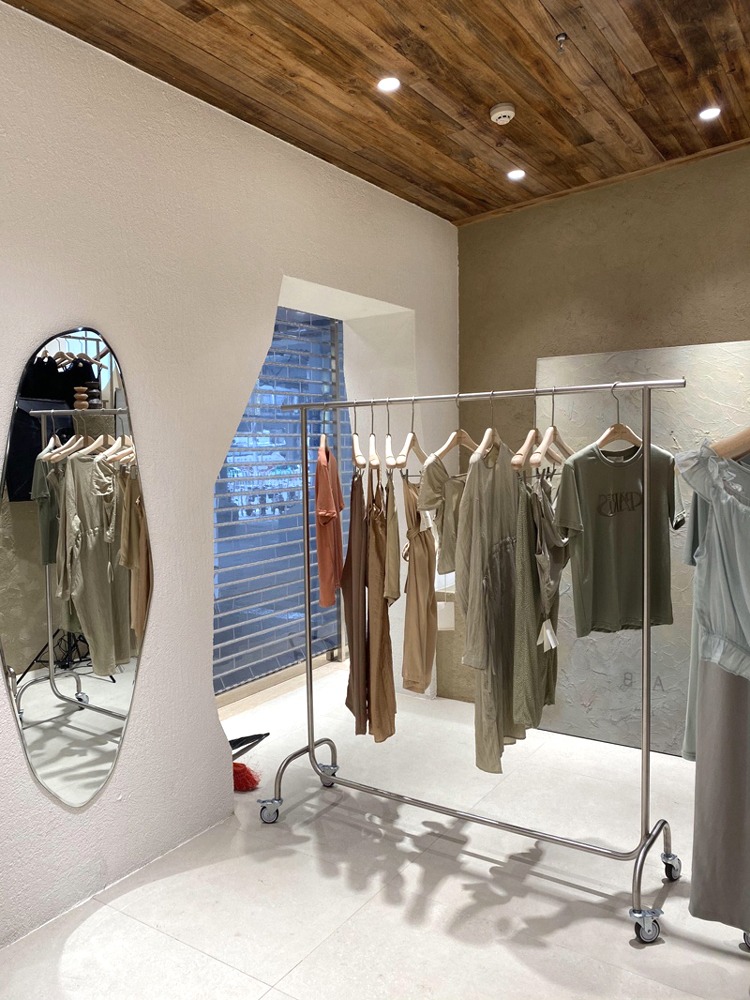 航杓不锈钢服装店展示架