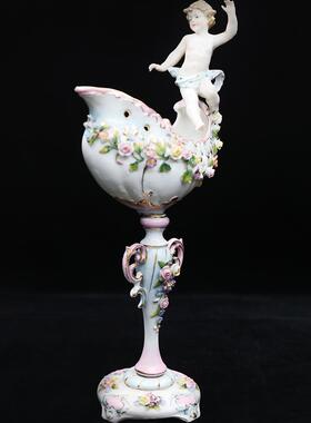 西洋古董陈设19世纪末德国图林根手工彩绘天使游花车造型瓷花盏