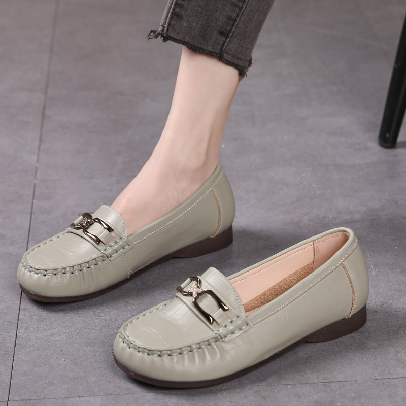 真皮单鞋女豆豆鞋软底一脚蹬妈妈鞋秋季皮鞋大码女士休闲鞋百搭