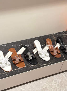icc宝藏 Shoe！3/28新品 26FW 经典圆头刺绣外穿一字拖