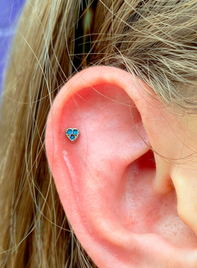 钛钢耳骨钉蓝色爱心耳钉女极小软骨耳饰精致个性小众独特耳屏钉