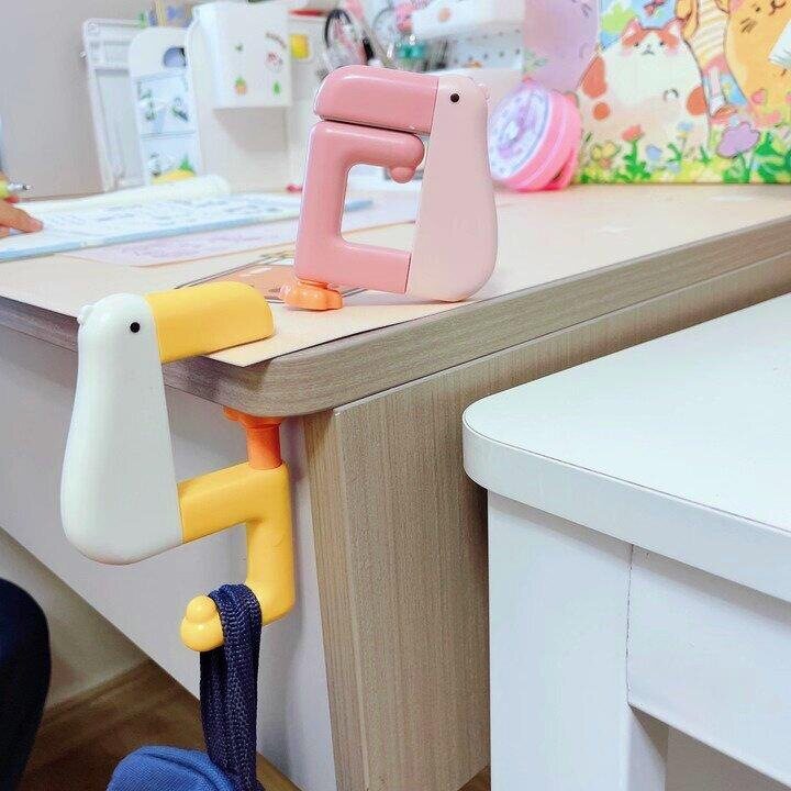 小学生课桌侧边免打孔卡通挂钩图片