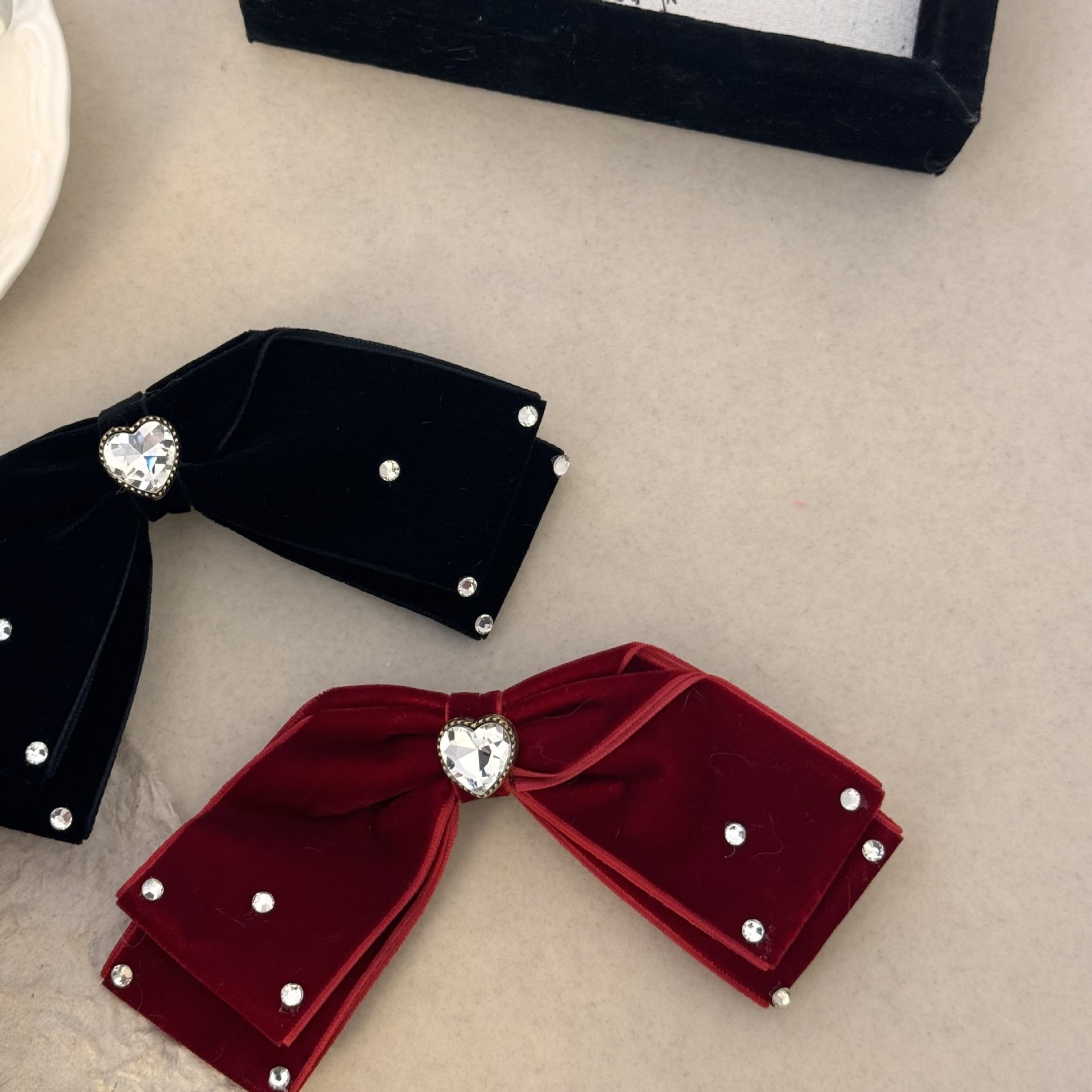 小香风丝绒水钻鸭嘴发夹