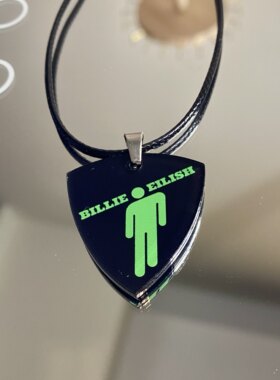 Billie Eilish碧梨周边项链吉他拨片配饰挂饰专辑唱片应援小绿人