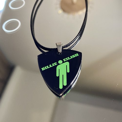Billie Eilish碧梨周边项链吉他拨片配饰挂饰专辑唱片应援小绿人