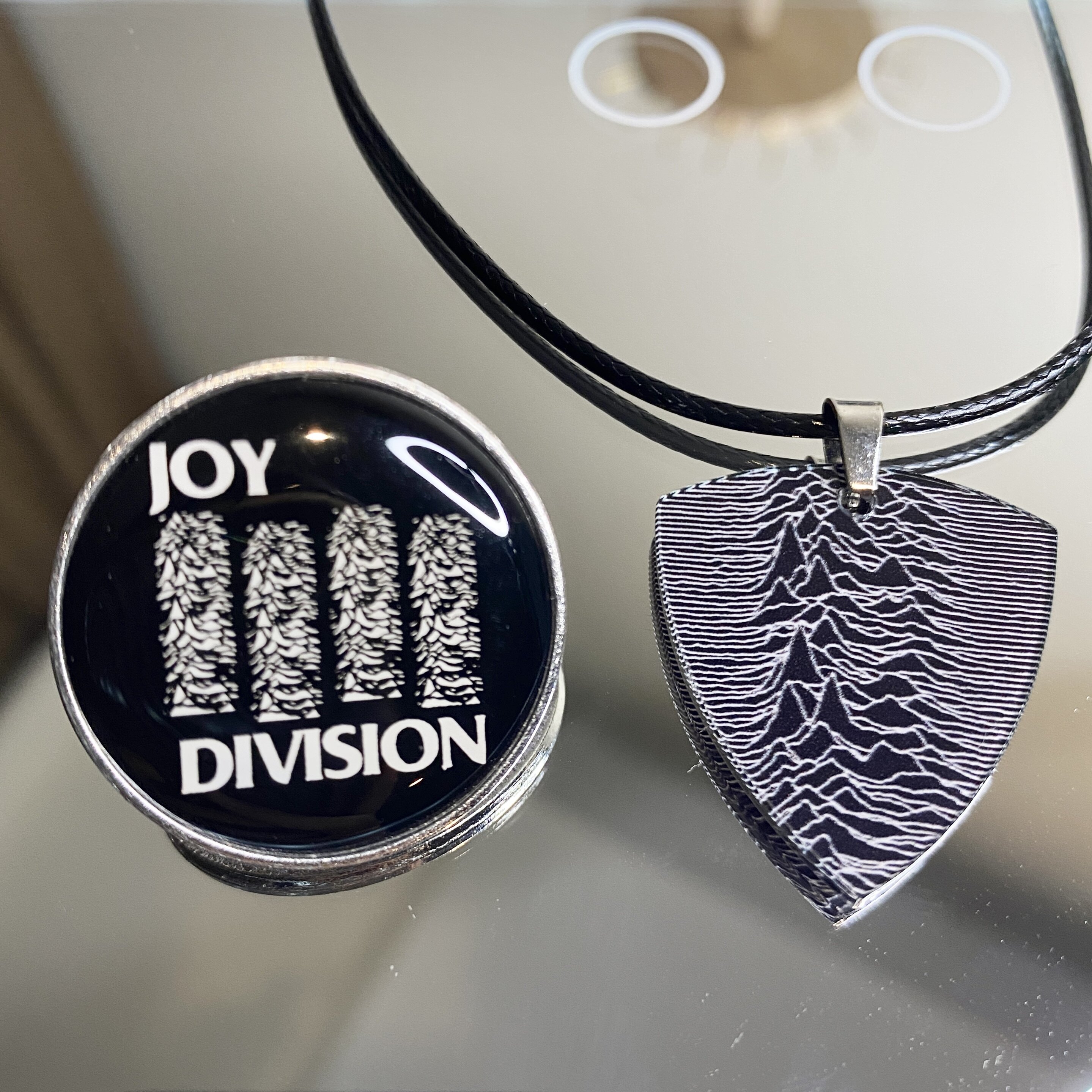 Joy Division乐队周边项链吉他拨片配饰欧美摇快乐小分队胸针徽章