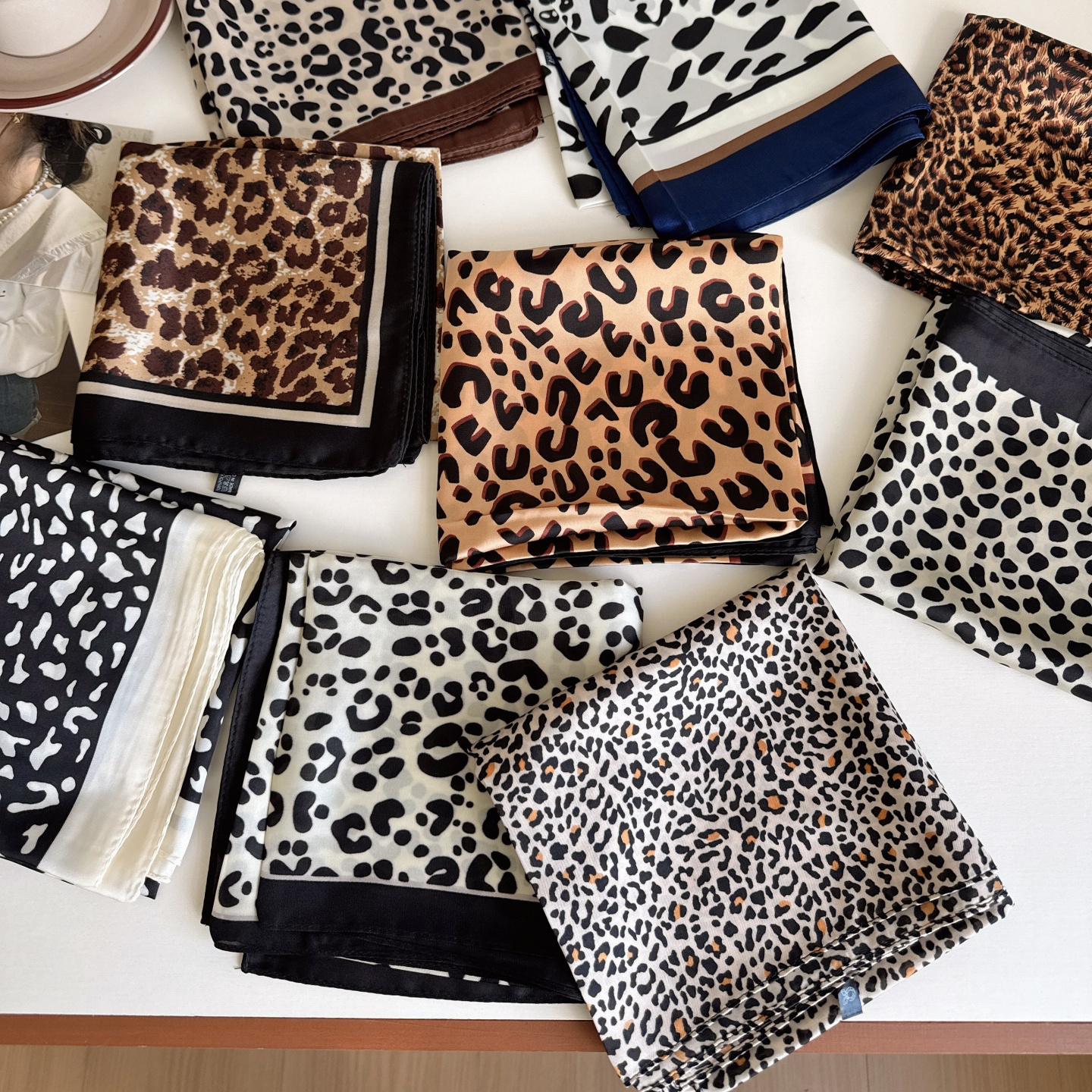 2025秋冬新款时尚百搭装饰包头巾豹纹小方巾领巾围巾绑腰上搭配女