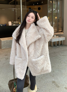 2026冬新款环保小湖羊皮毛一体大翻领保暖毛毛外套中长款大衣女