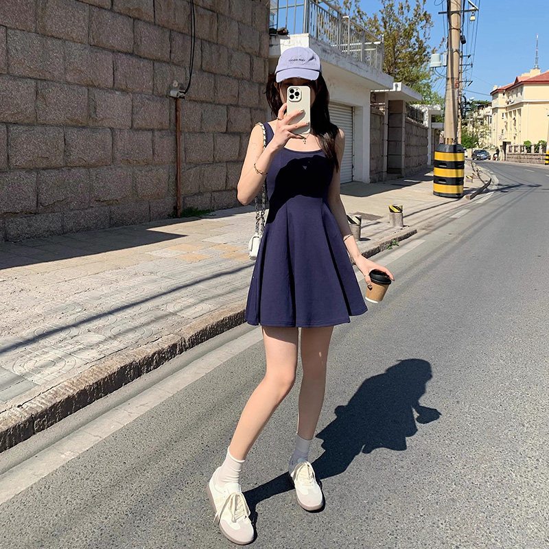 今年流行漂亮连衣裙2024夏季新款小个子显瘦高腰背心无袖吊带裙女