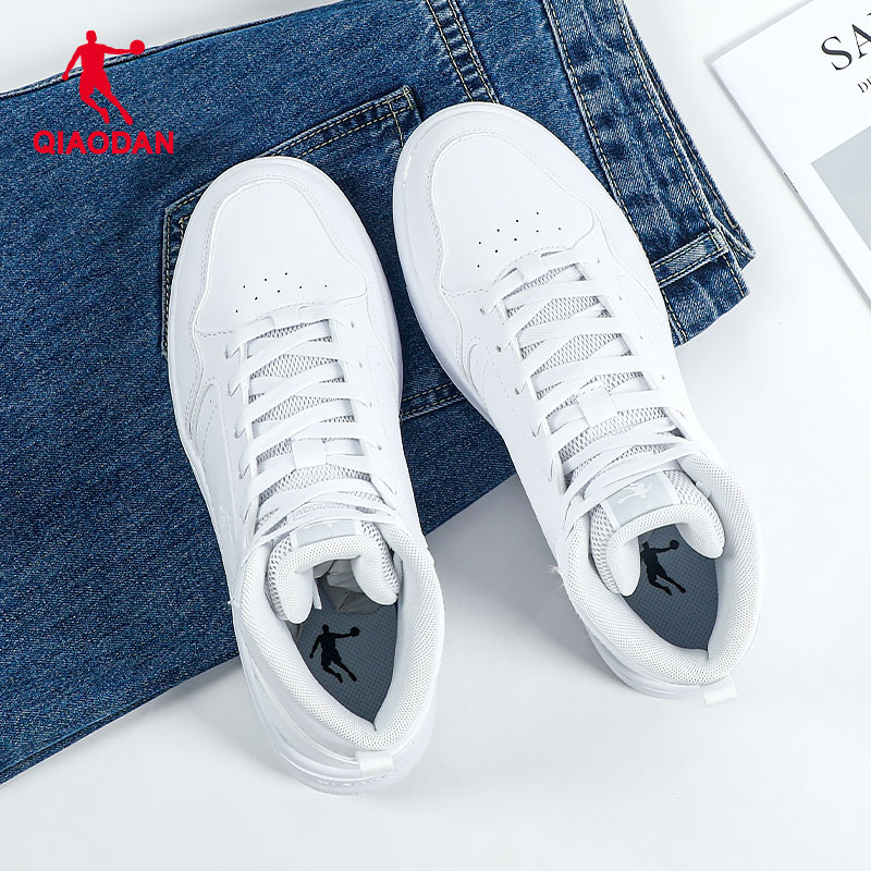 乔丹板鞋女官方正品2025秋冬季新款防滑耐磨增高休闲女款小白鞋