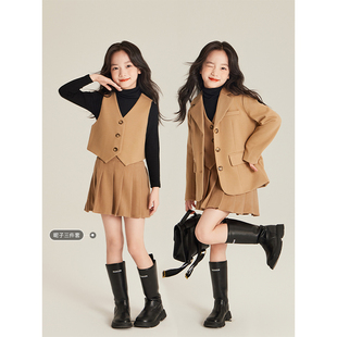 Amybaby女童套装冬季2025新款式文艺高级感小西装外套马甲百褶裙