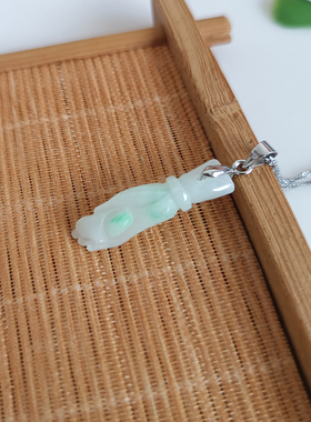 新款正品天然翡翠翠绿精致气质独特掌上明珠玉吊坠项链坠防过敏