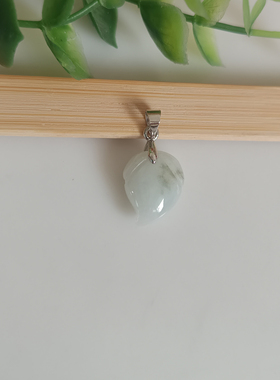 天然翡翠飘花桃子玉吊坠