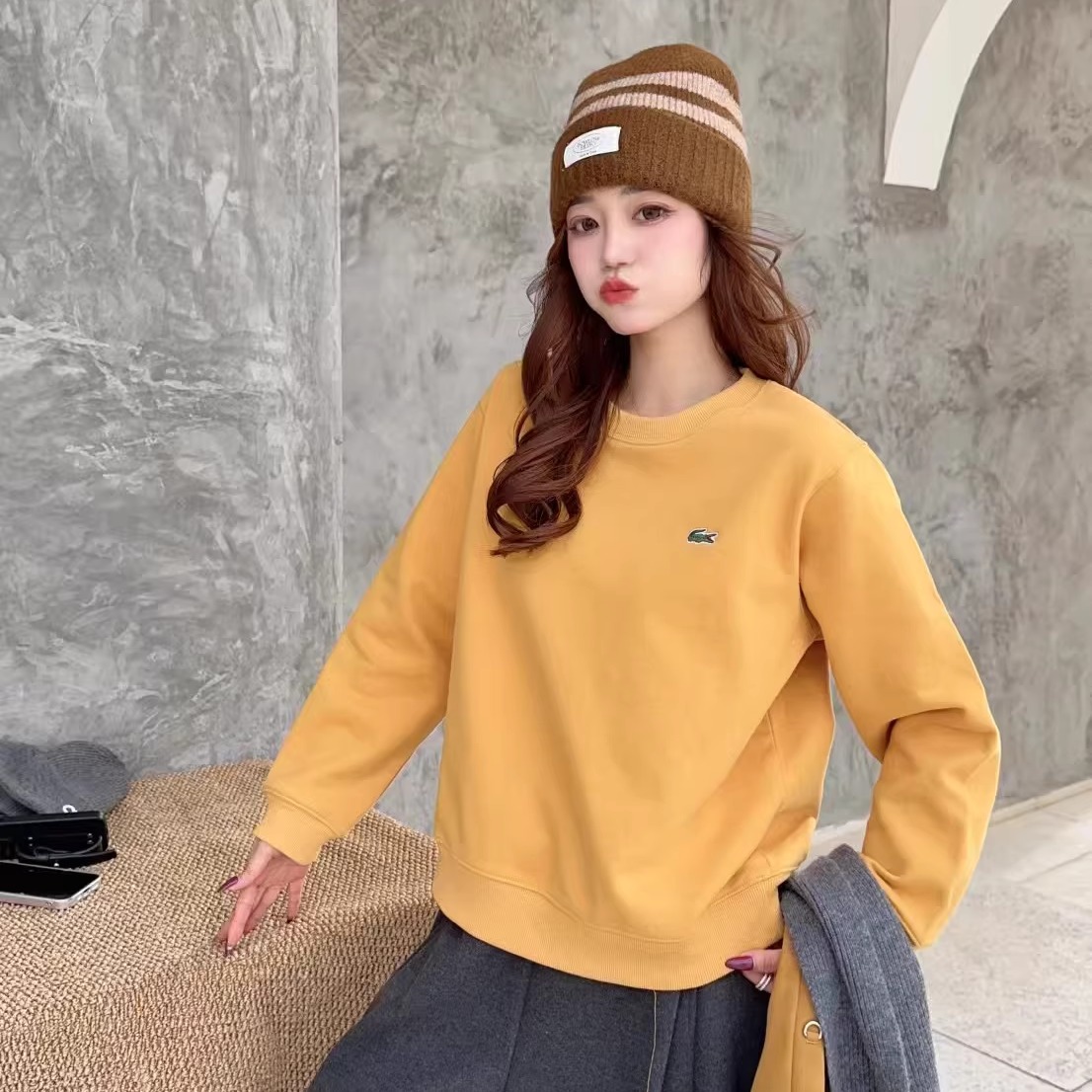 女装新款卡通绣花加绒卫衣欧洲站休闲百搭圆领宽松女上衣时尚绒衫