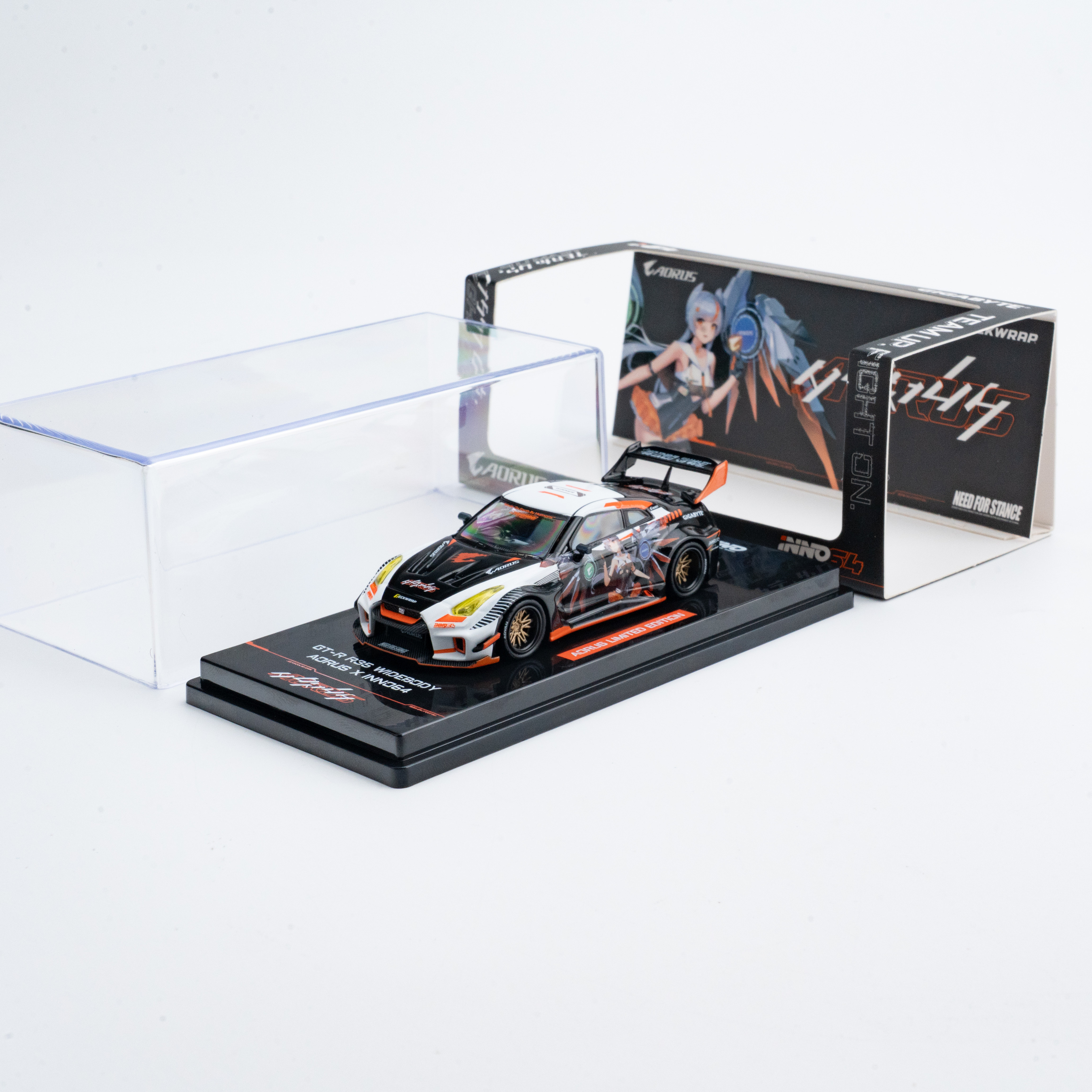 1/64 INNO日产GTRR35 技嘉联名黑白 合金模型