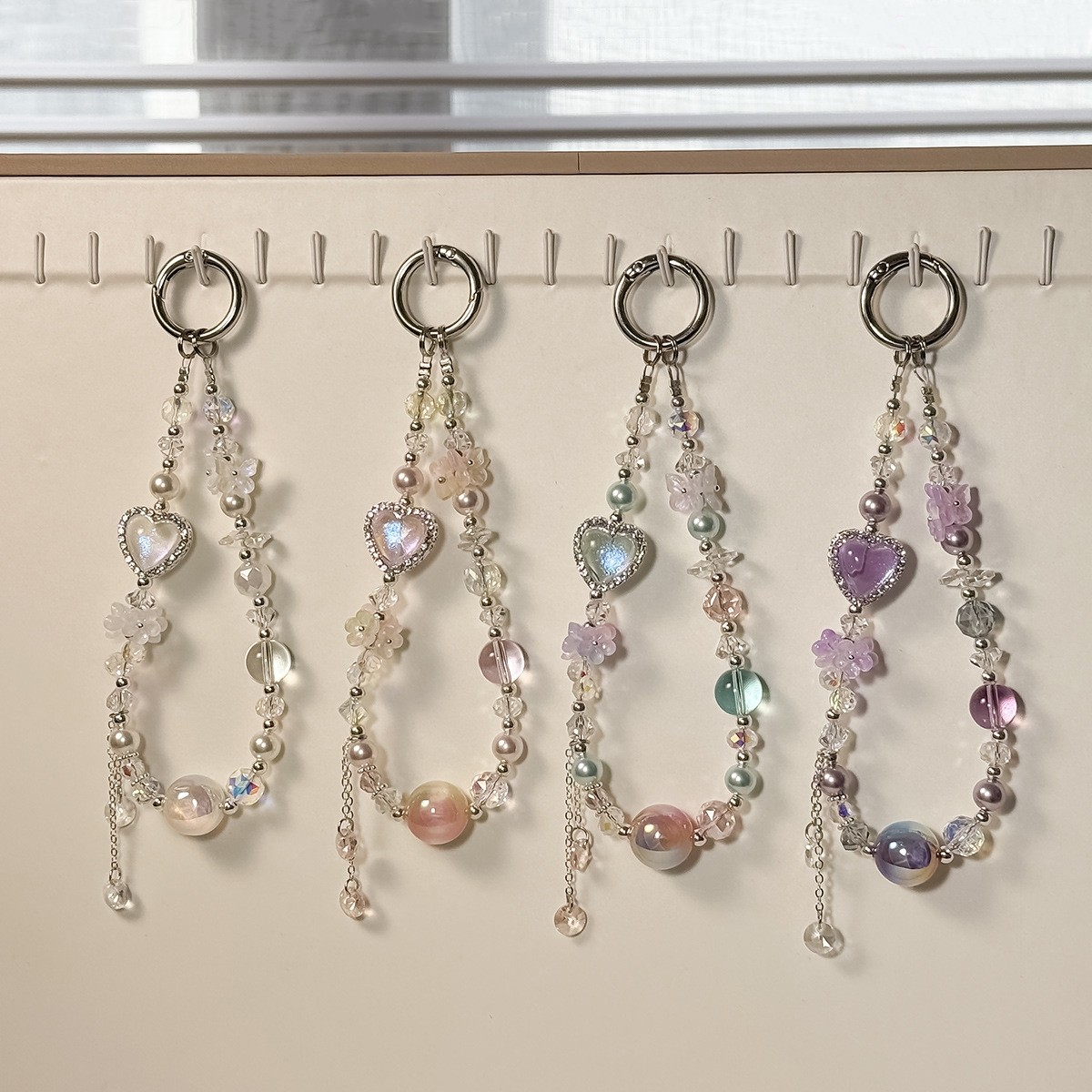 ins双色串珠爱心汽车钥匙链水晶手机链条高级感花朵吊坠包包挂饰