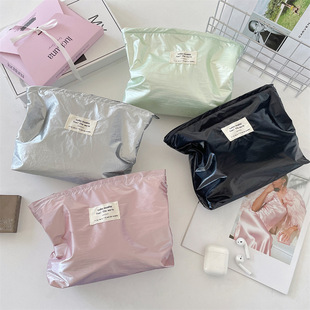 洋气小众银色亮面化妆包收纳包大容量便携洗漱内胆包整理袋