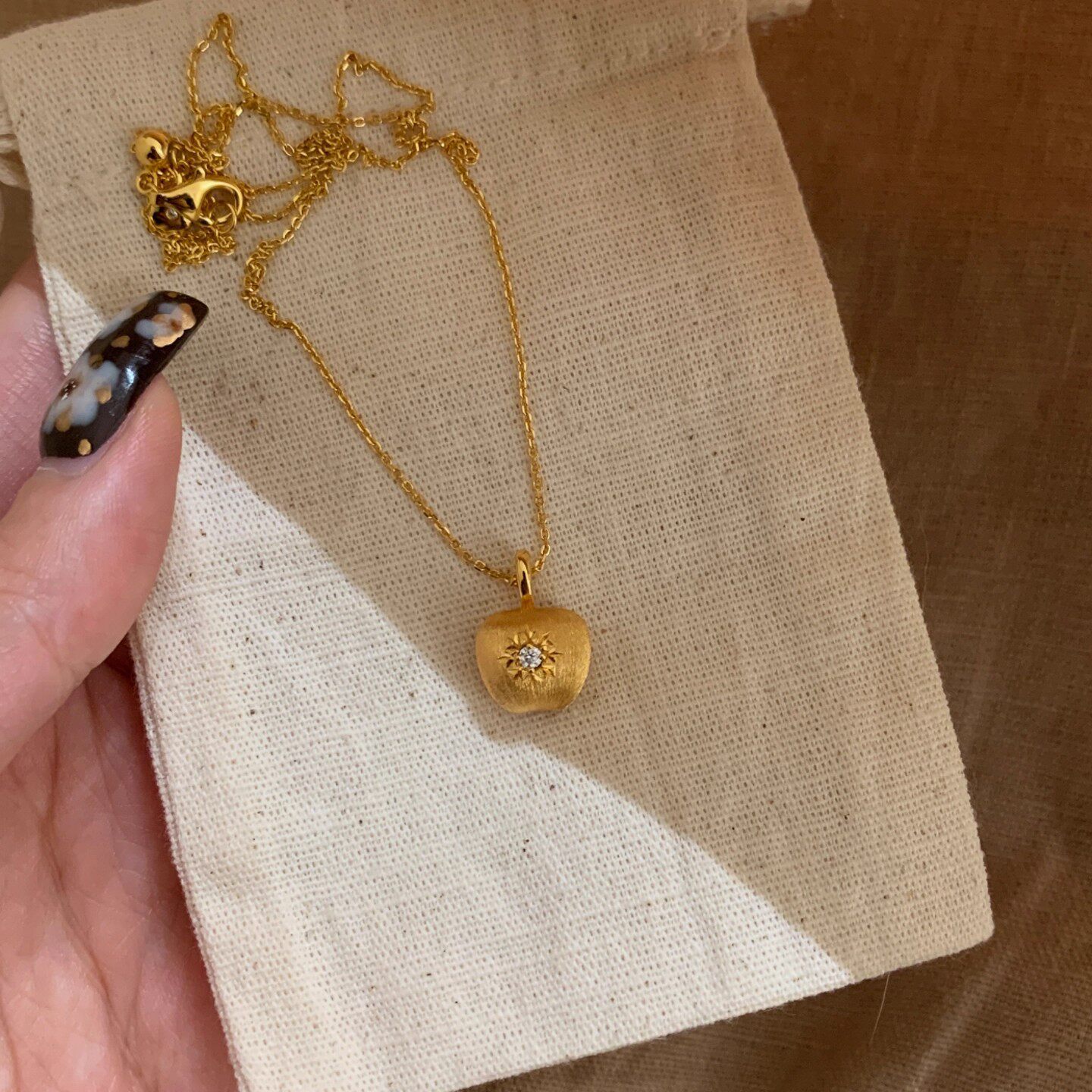 圣诞节手工拉丝苹果项链气质时尚百搭女锁骨链一件代发轻奢毛衣链