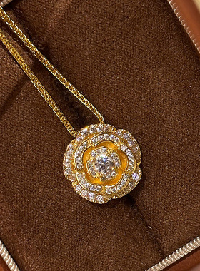 小红书爆款古法转动山茶花项链2025新款爆闪满钻精致小金花吊坠