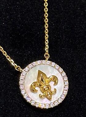 小红书爆款白贝母宫廷风莺尾花项链女时尚精致圆牌吊坠一件代发