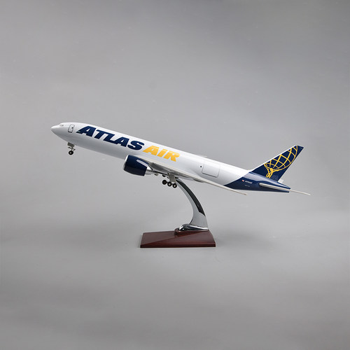 波音飞机模型玩具带轮B777阿特拉斯货运航空拼装带起落架实心摆件