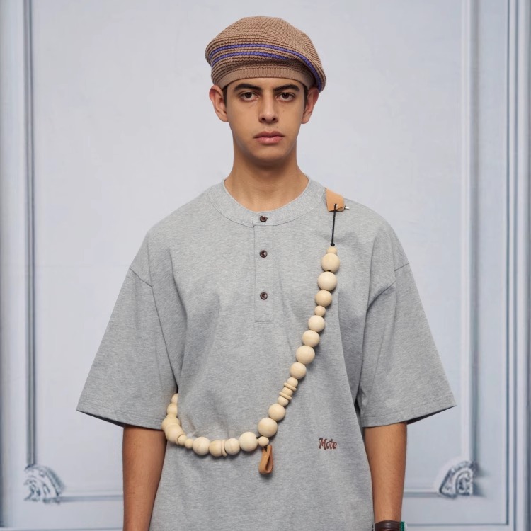 Unlimited Mote〔亨利领〕优雅重磅纯棉双纱锁链绣短袖T恤