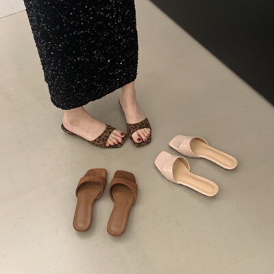 坡跟豹纹一字拖鞋女鞋子外穿2026夏季复古绒面百搭配裙子凉拖凉鞋