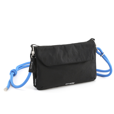 斜挎包女包2025新款单肩男款休闲登山散步旅行证件手机机票百搭