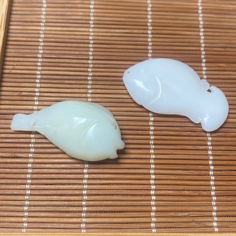 罗甸玉海豚吊坠天然白玉爱情信物挂件金鱼玉佩可爱小鱼连年有鱼