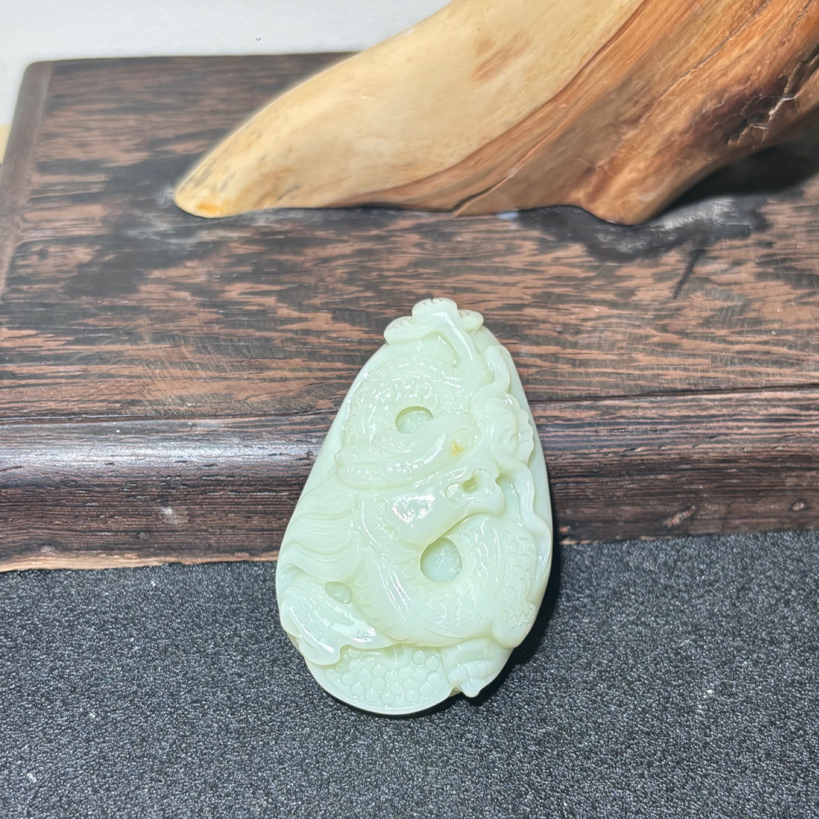 和田玉龙吊坠贵州罗甸玉男女款青白玉生肖龙天然玉石玉坠霸气49g