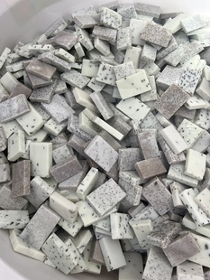 质量均为处理品裂白斑 尺寸以4635 罗甸玉草花玉 2000片牌子坯