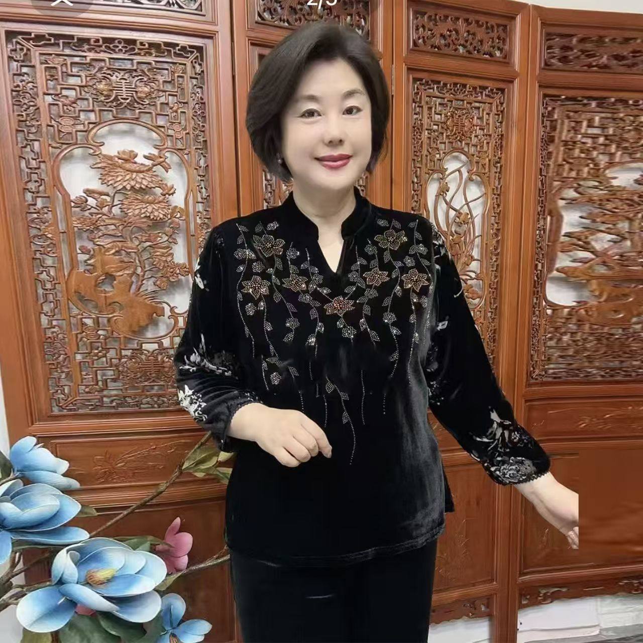 高端丝绒烫钻秋季大码V领时尚新款打底衫妈妈显瘦遮肉上衣衬衫
