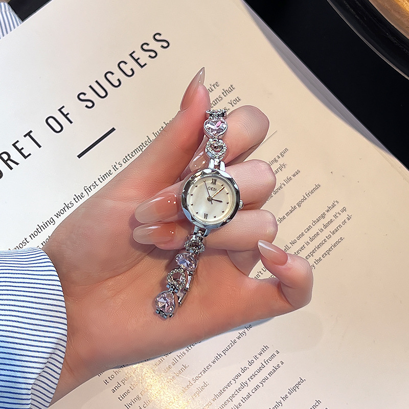 歌迪女款复古轻奢手链表小众高级感心形水钻轻奢气质石英手表