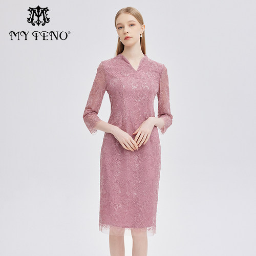 马天奴V领绣花蕾丝连衣裙