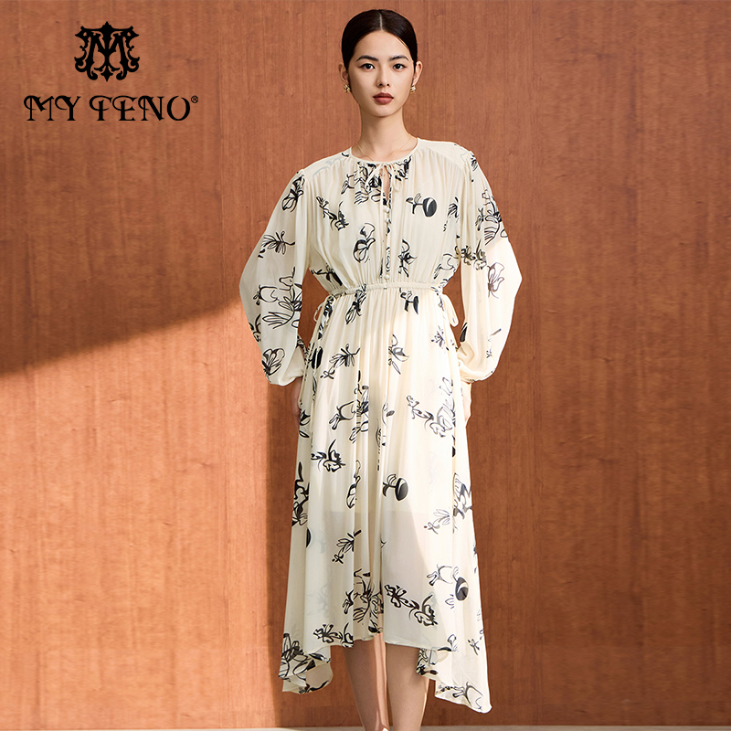 马天奴米色印花系带收腰连衣裙