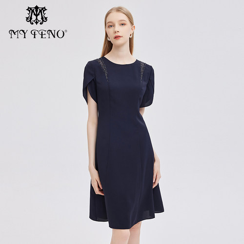 马天奴圆领钉珠修身连衣裙