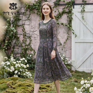 马天奴2026春夏新款 气质女 绿色钉珠圆领印花网纱连衣裙子收腰长袖