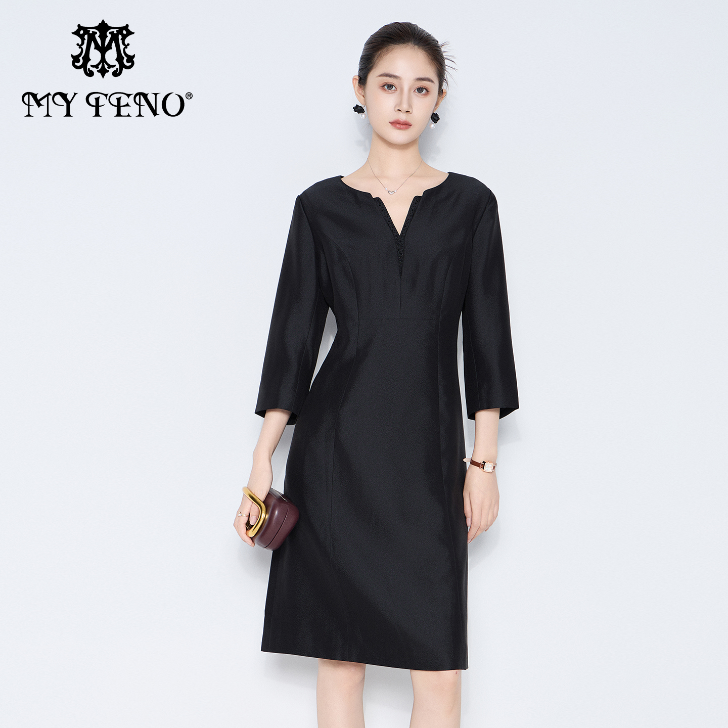 马天奴黑色钉珠V领收腰连衣裙