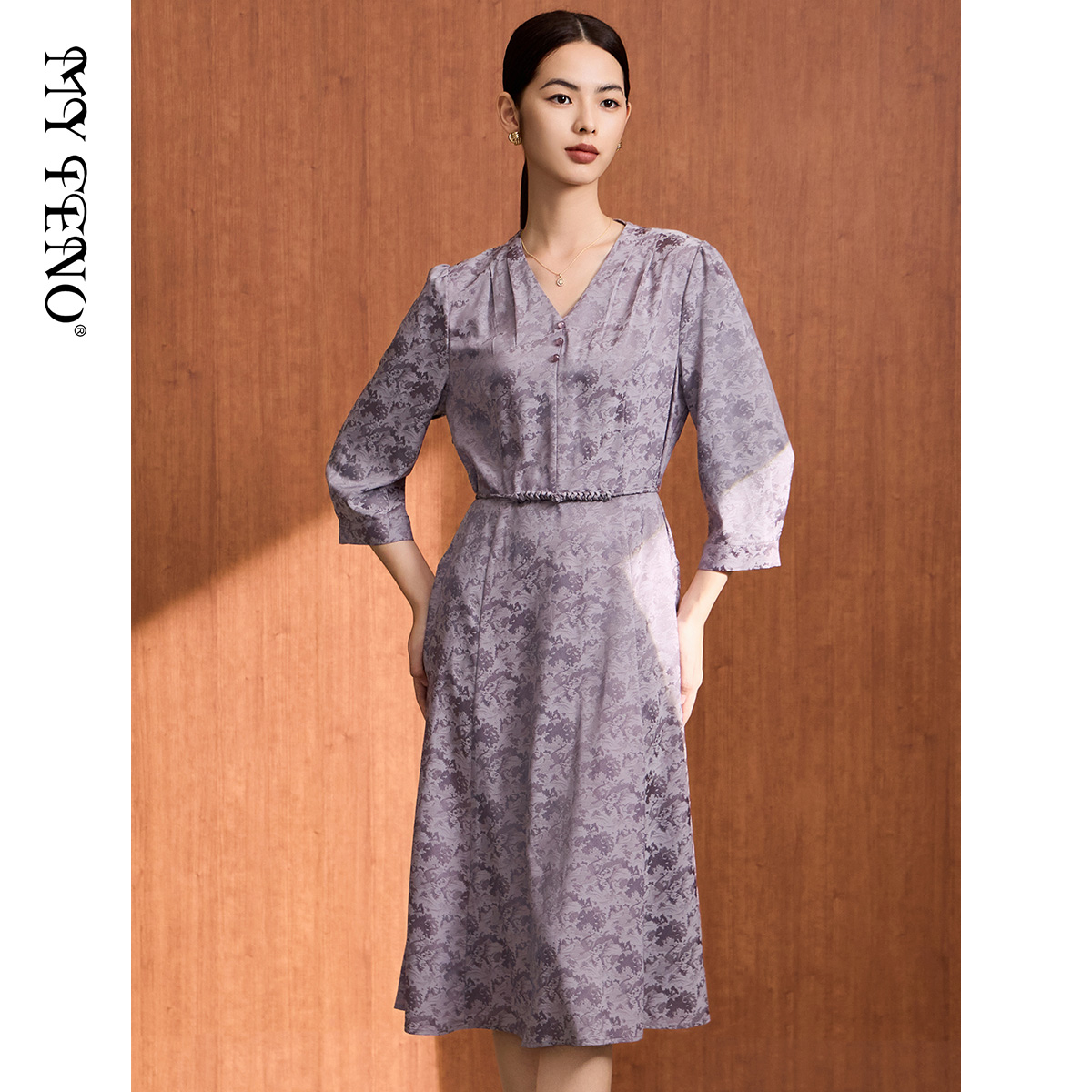 马天奴灰色V领提花连衣裙