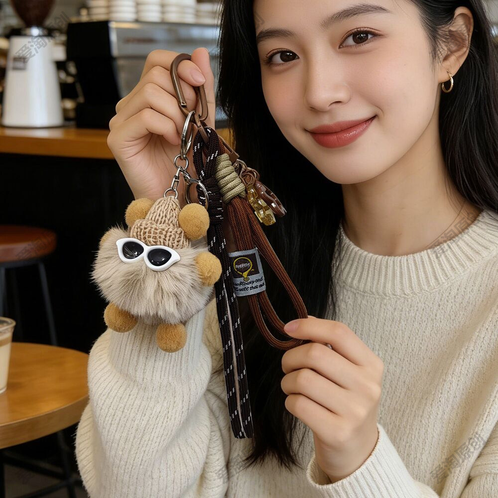 卡通毛绒包包挂件耍酷眼镜煤球钥匙扣链可爱手机挂链书包挂饰礼品