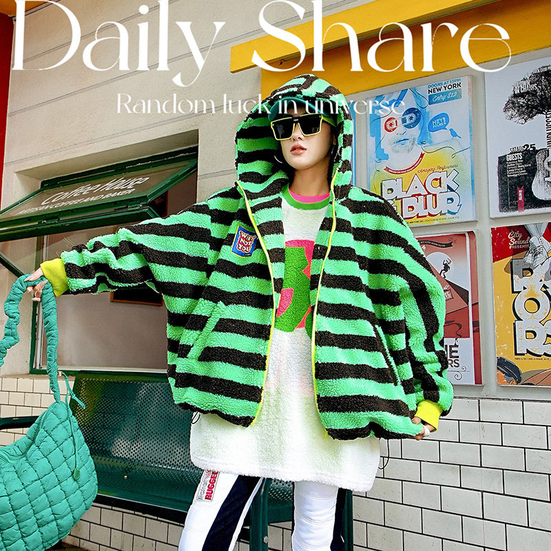 绿黑条纹连帽羊羔绒休闲夹克外套