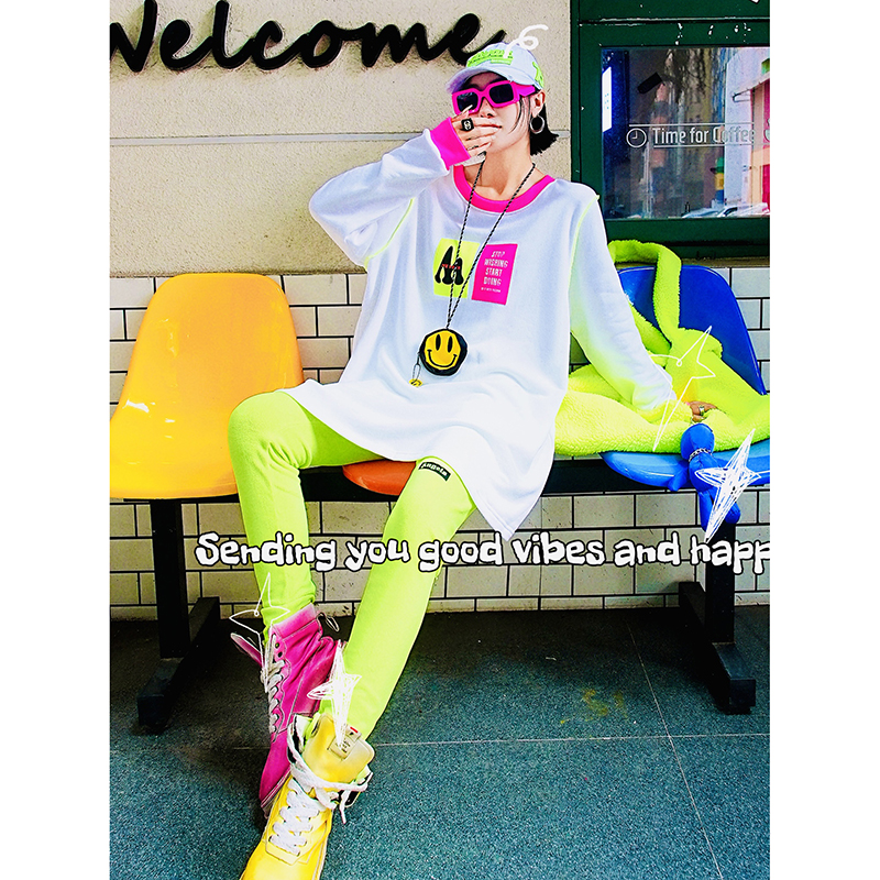 YHAY白色彩色字母贴布休闲T恤秋冬新款韩版撞色宽松打底衫卫衣女