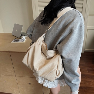 百搭宽带斜挎包女士流行 2025新款 尼龙包包女大容量新款 时尚 夏季