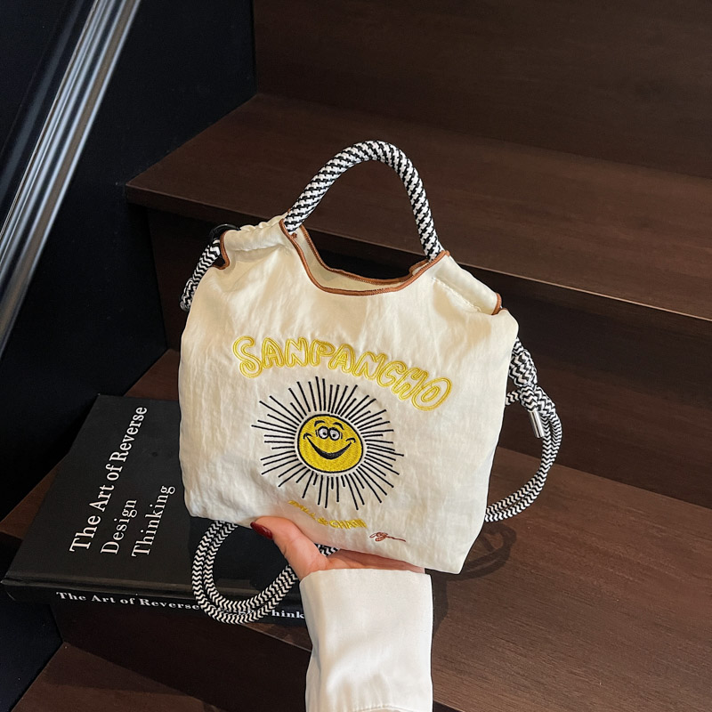 2025新款可爱卡通手机包环保袋购物袋尼龙袋斜挎小包包手拎刺绣袋