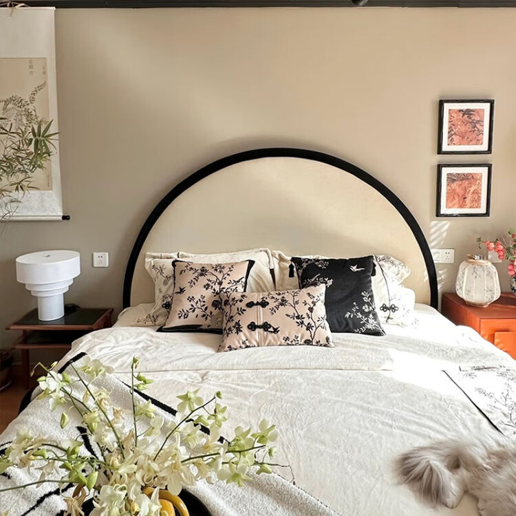 法式半月床北欧小户型奶油风主卧室双人齐边网红中复古布艺大婚床