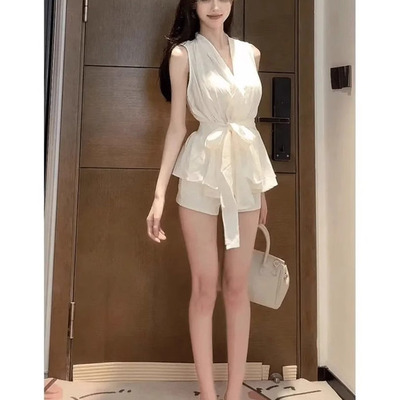 法式气质白色V领衬衫女夏高级感独特超好看收腰交叉绑带背心上衣