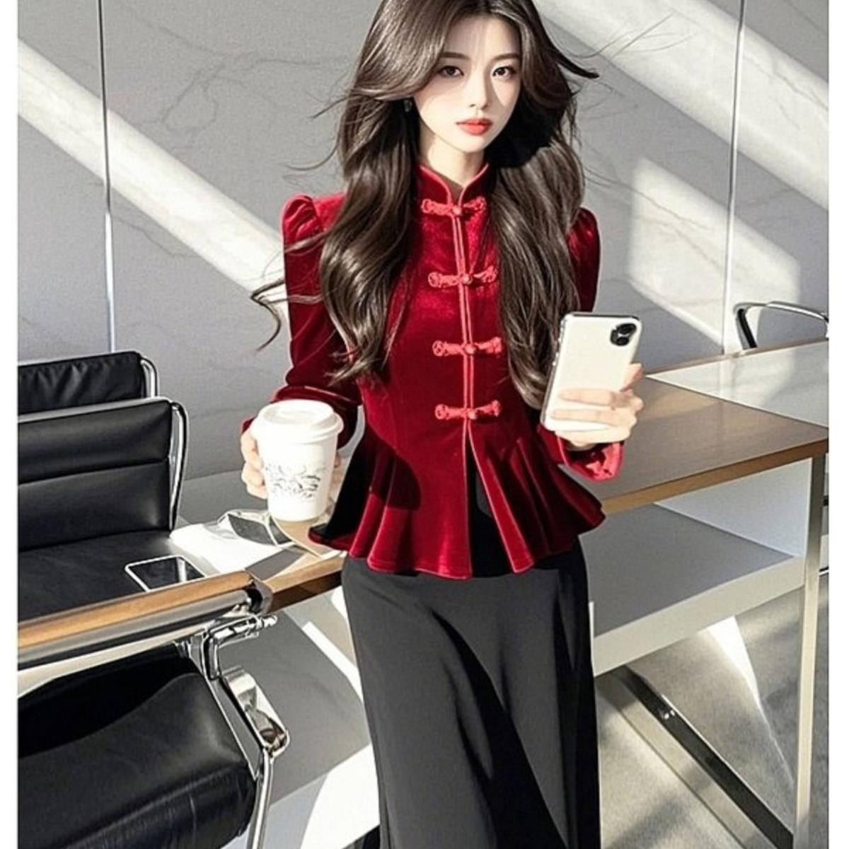 轻奢高级感红色丝绒长袖衬衫女2025冬季新中式修身法式掐腰上衣