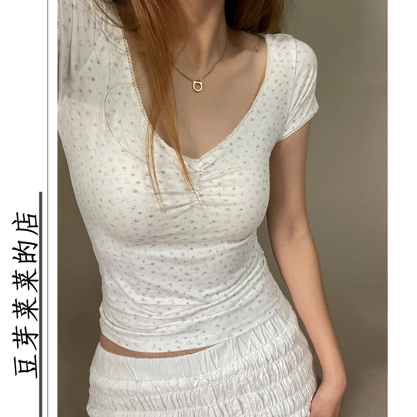 花边V领褶皱碎花短袖T恤女